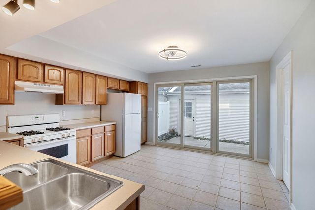 1838 Golden Oak Court, Crown Point, IN 46307