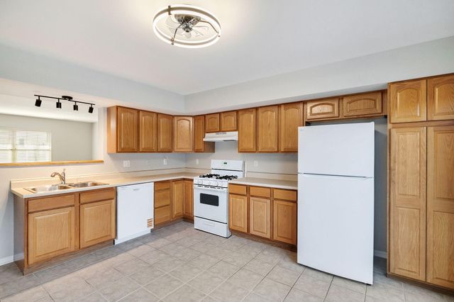 1838 Golden Oak Court, Crown Point, IN 46307