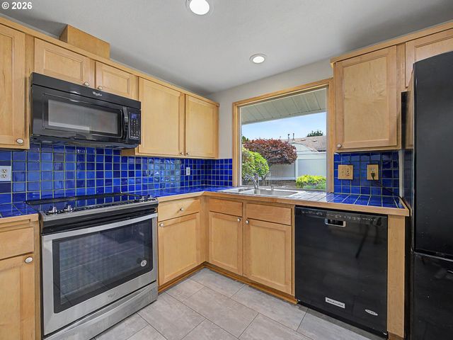 1702 Sw MAWRCREST Ave, Gresham, OR 97080