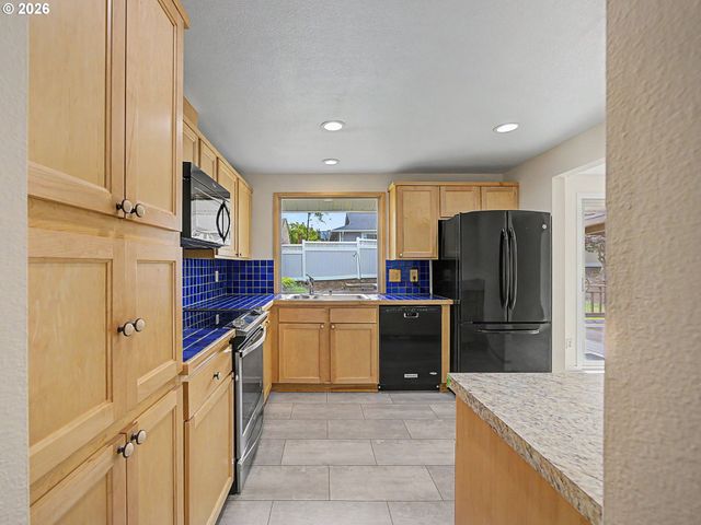 1702 Sw MAWRCREST Ave, Gresham, OR 97080