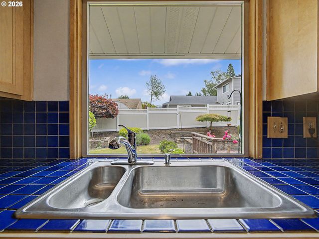 1702 Sw MAWRCREST Ave, Gresham, OR 97080