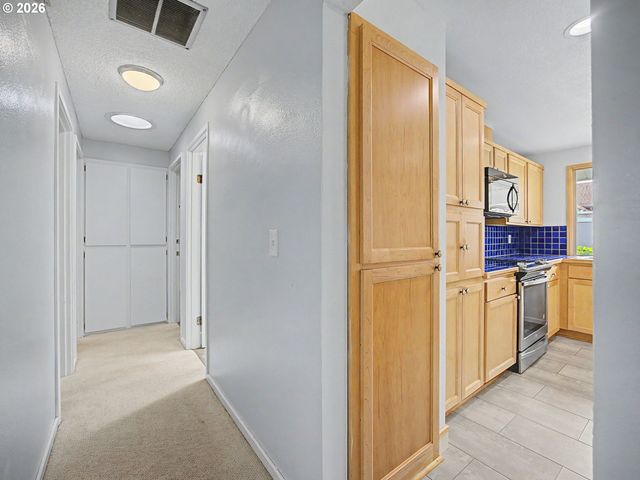 1702 Sw MAWRCREST Ave, Gresham, OR 97080
