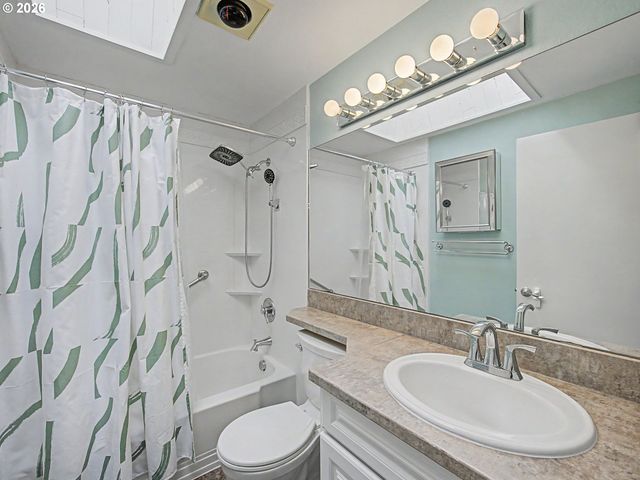 1702 Sw MAWRCREST Ave, Gresham, OR 97080