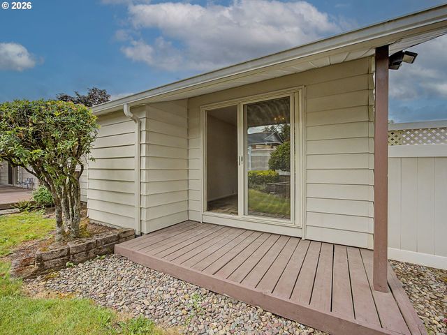 1702 Sw MAWRCREST Ave, Gresham, OR 97080