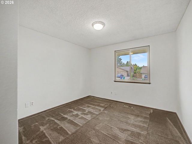 1702 Sw MAWRCREST Ave, Gresham, OR 97080