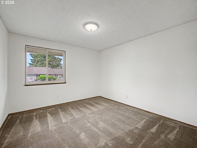 1702 Sw MAWRCREST Ave, Gresham, OR 97080