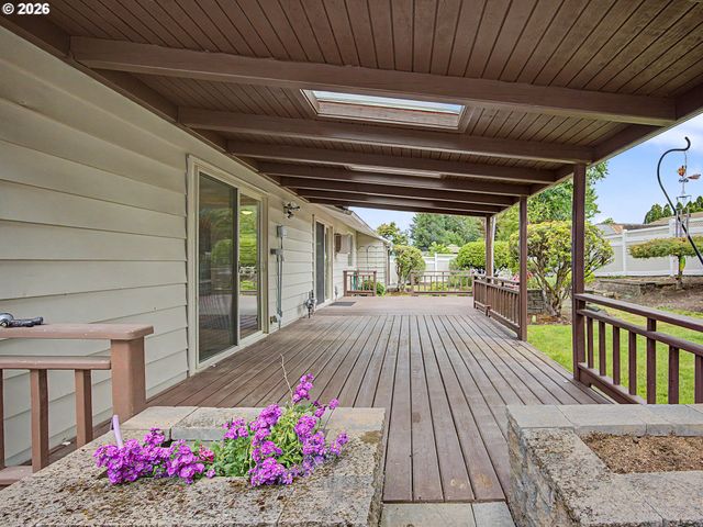1702 Sw MAWRCREST Ave, Gresham, OR 97080