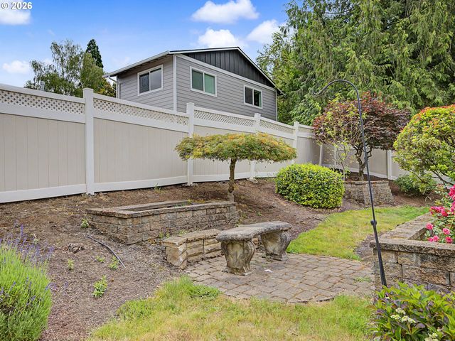 1702 Sw MAWRCREST Ave, Gresham, OR 97080