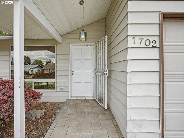 1702 Sw MAWRCREST Ave, Gresham, OR 97080