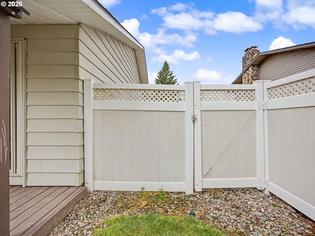 1702 Sw MAWRCREST Ave, Gresham, OR 97080