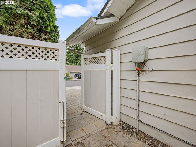 1702 Sw MAWRCREST Ave, Gresham, OR 97080