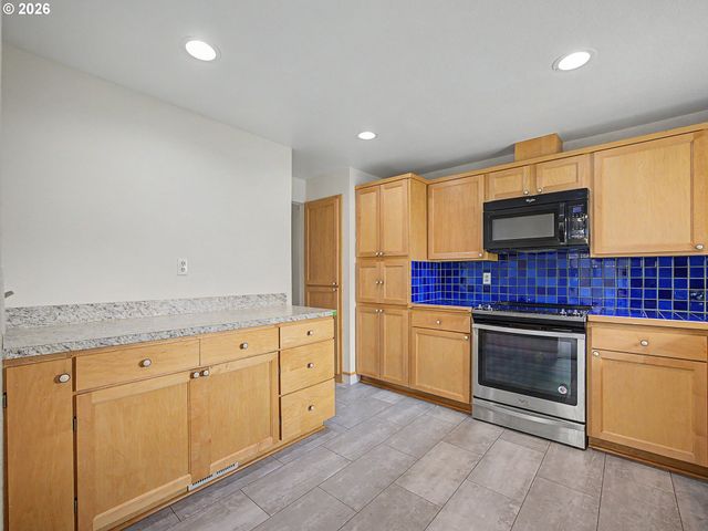 1702 Sw MAWRCREST Ave, Gresham, OR 97080