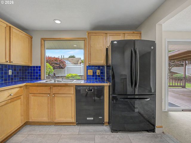 1702 Sw MAWRCREST Ave, Gresham, OR 97080