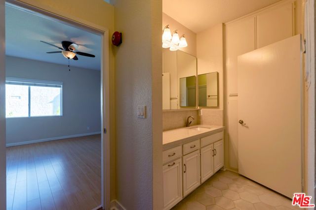 5135 Zelzah Avenue 305, Encino (los Angeles), CA 91316
