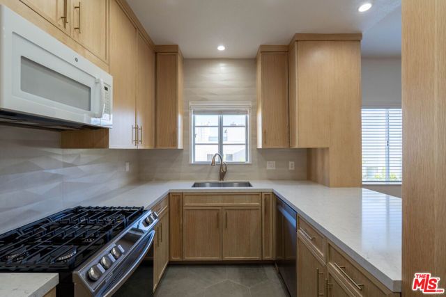 5135 Zelzah Avenue 305, Encino (los Angeles), CA 91316