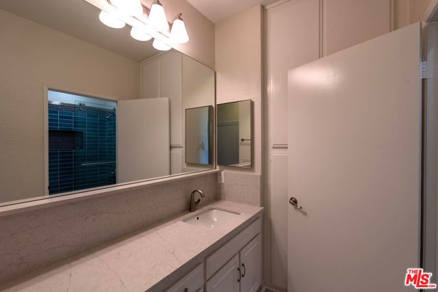 5135 Zelzah Avenue 305, Encino (los Angeles), CA 91316