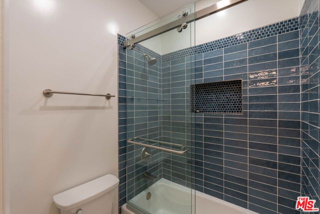 5135 Zelzah Avenue 305, Encino (los Angeles), CA 91316