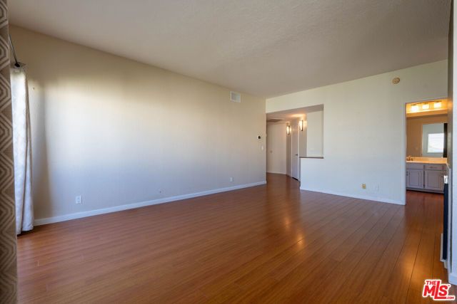 5135 Zelzah Avenue 305, Encino (los Angeles), CA 91316