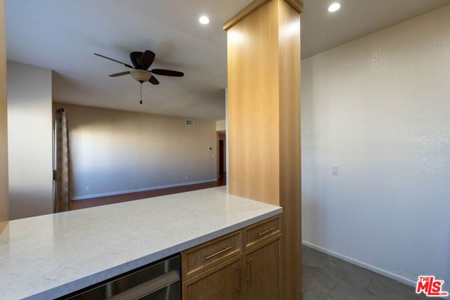 5135 Zelzah Avenue 305, Encino (los Angeles), CA 91316