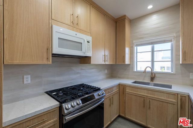 5135 Zelzah Avenue 305, Encino (los Angeles), CA 91316