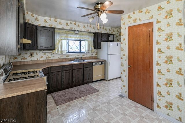 136 Wildflower Ln, Hillsborough Twp., NJ 08844