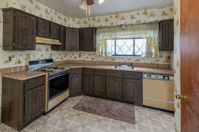 136 Wildflower Ln, Hillsborough Twp., NJ 08844