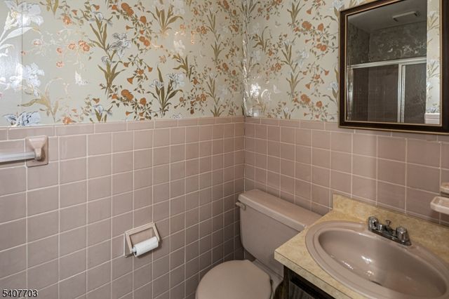 136 Wildflower Ln, Hillsborough Twp., NJ 08844