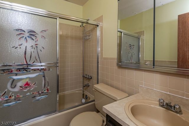 136 Wildflower Ln, Hillsborough Twp., NJ 08844