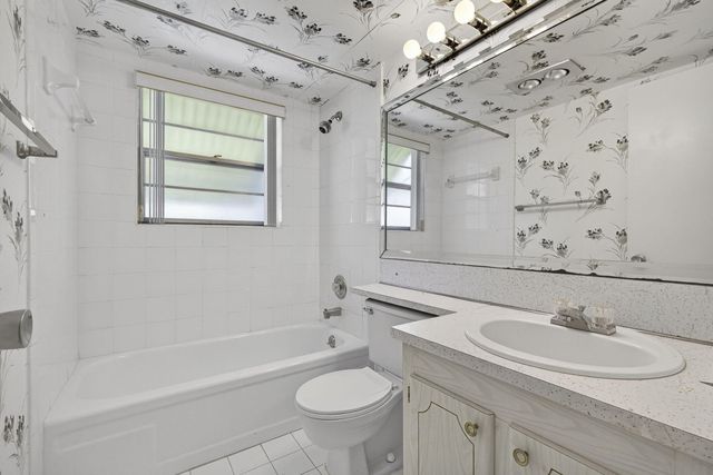 100 SHEFFIELD E, West Palm Beach, FL 33417