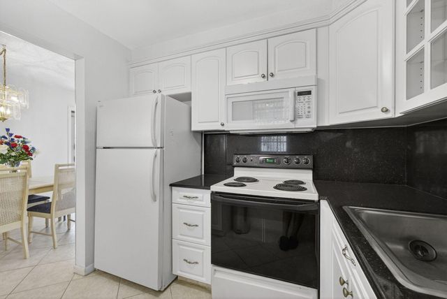 100 SHEFFIELD E, West Palm Beach, FL 33417