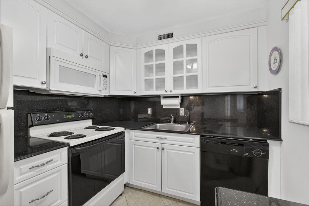 100 SHEFFIELD E, West Palm Beach, FL 33417