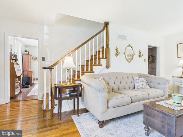 2301 SUNSET LN, York, PA 17408