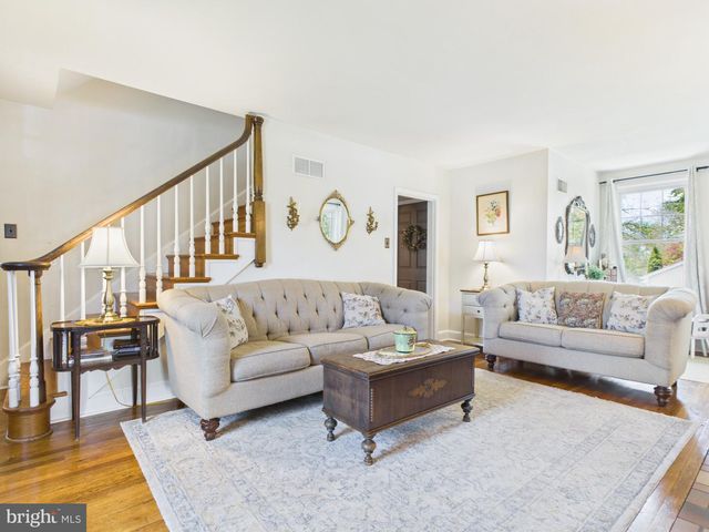 2301 SUNSET LN, York, PA 17408