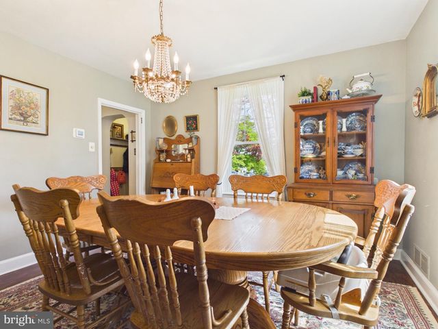2301 SUNSET LN, York, PA 17408
