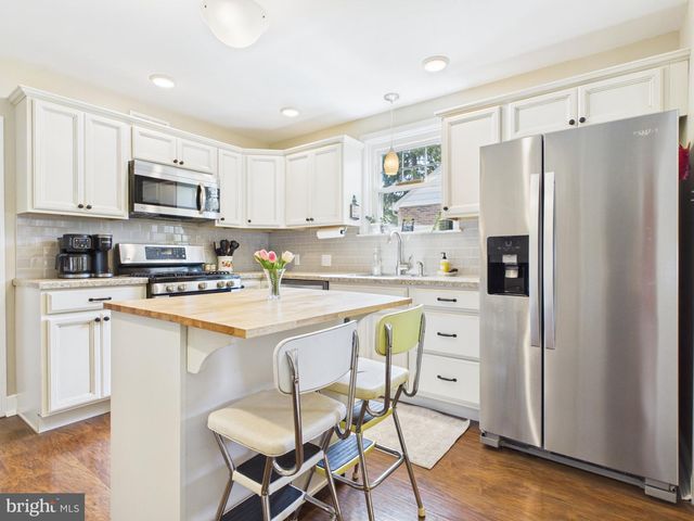 2301 SUNSET LN, York, PA 17408