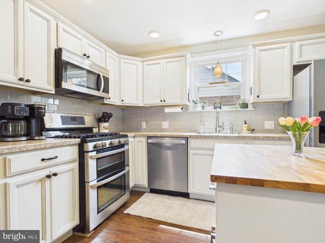 2301 SUNSET LN, York, PA 17408