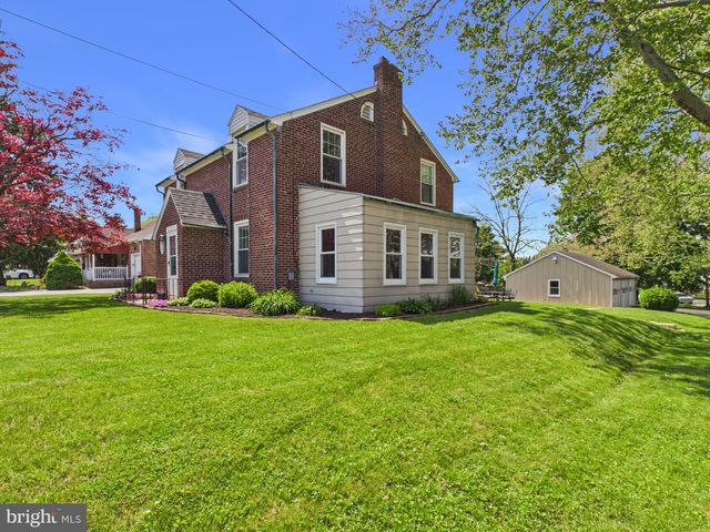2301 SUNSET LN, York, PA 17408