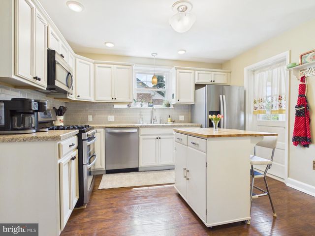 2301 SUNSET LN, York, PA 17408