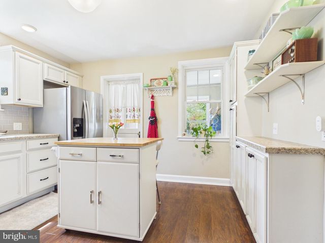 2301 SUNSET LN, York, PA 17408