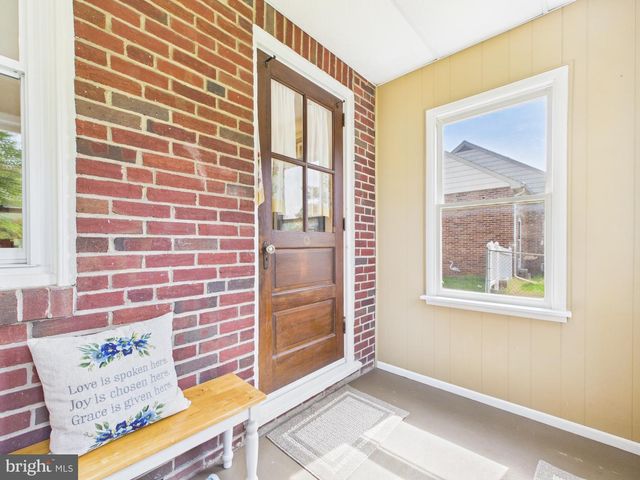 2301 SUNSET LN, York, PA 17408