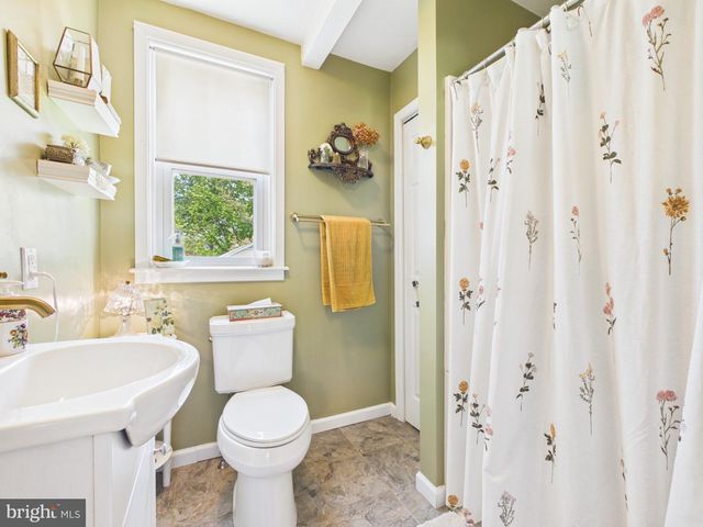 2301 SUNSET LN, York, PA 17408