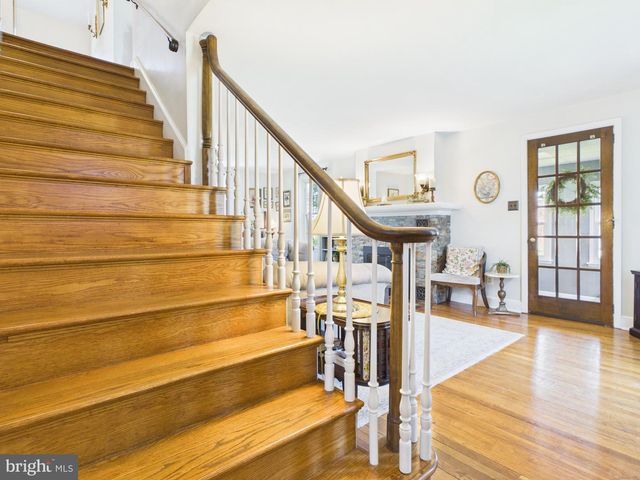 2301 SUNSET LN, York, PA 17408