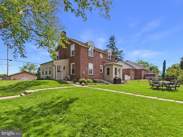 2301 SUNSET LN, York, PA 17408