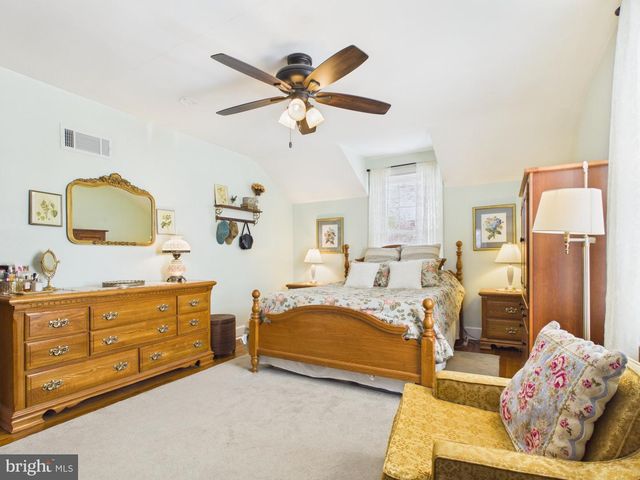 2301 SUNSET LN, York, PA 17408