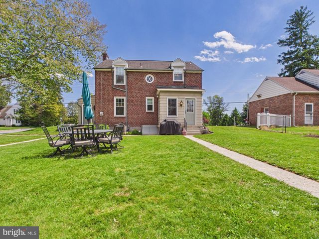 2301 SUNSET LN, York, PA 17408