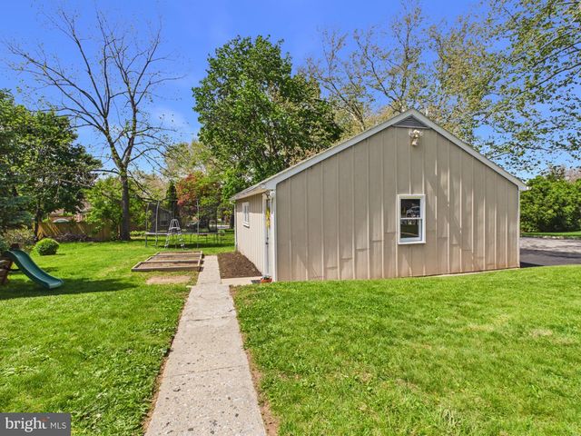 2301 SUNSET LN, York, PA 17408