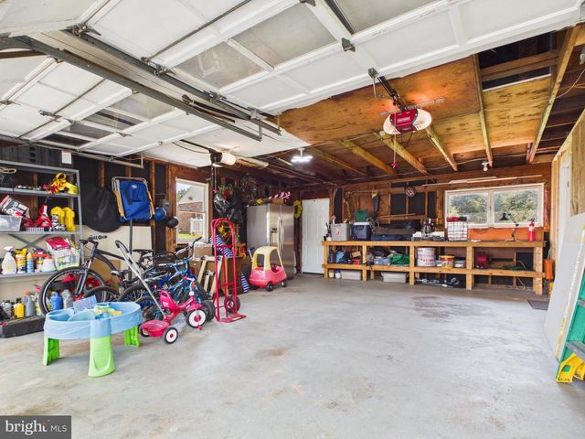 2301 SUNSET LN, York, PA 17408