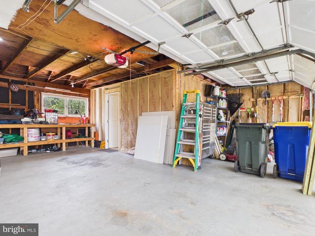 2301 SUNSET LN, York, PA 17408