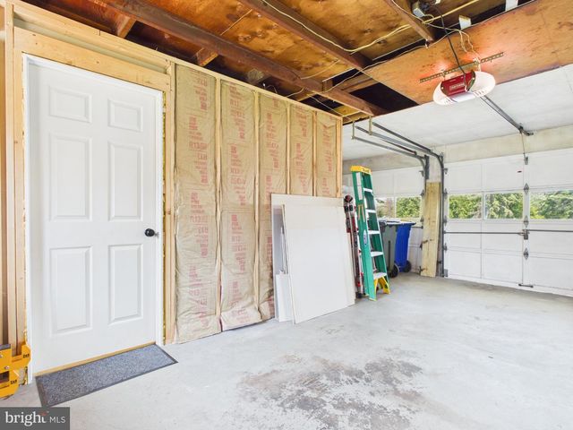 2301 SUNSET LN, York, PA 17408
