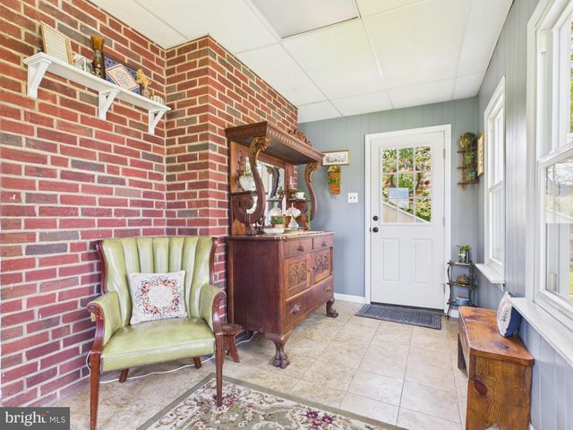 2301 SUNSET LN, York, PA 17408